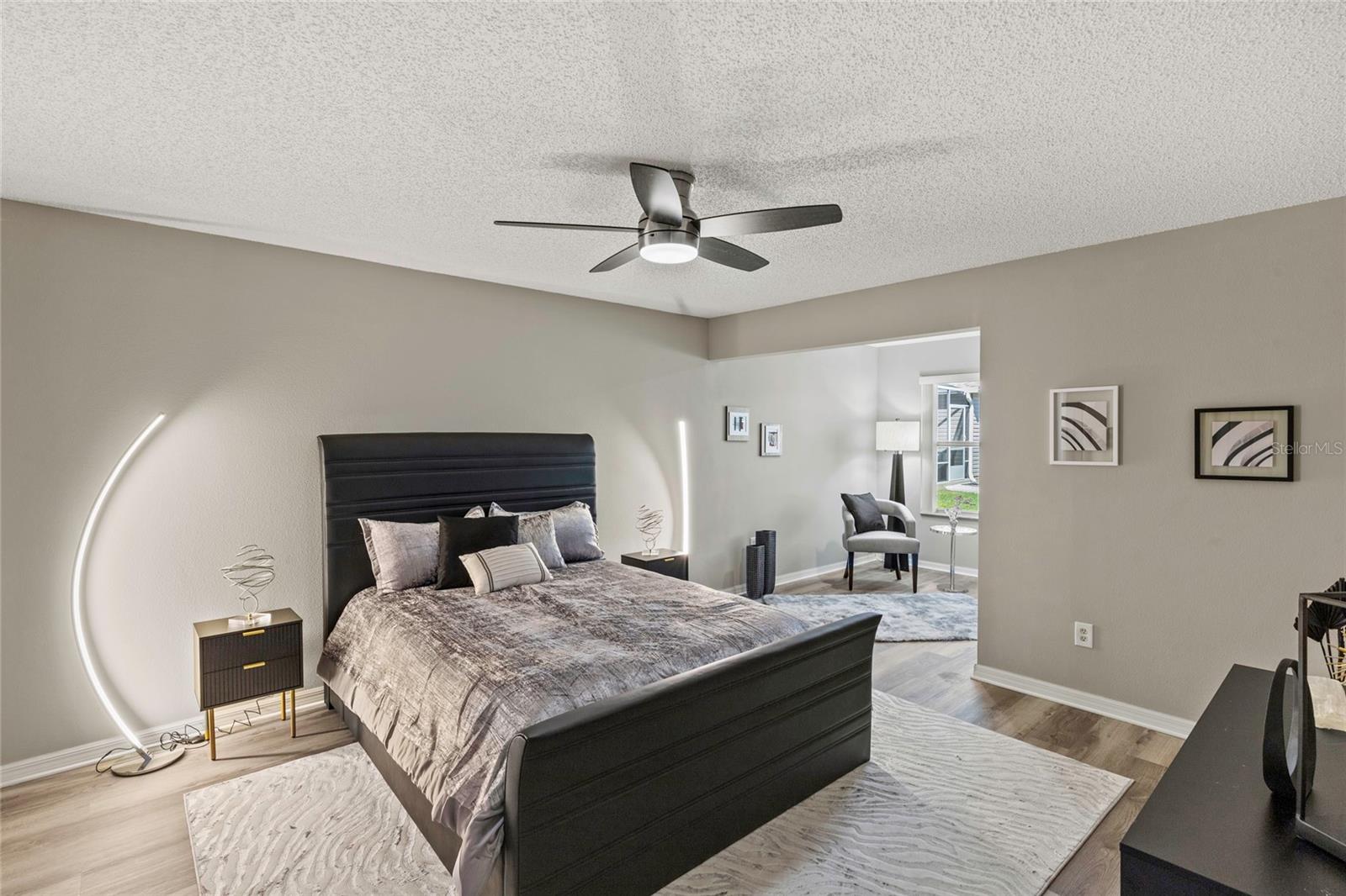 936 WALKER LOOP