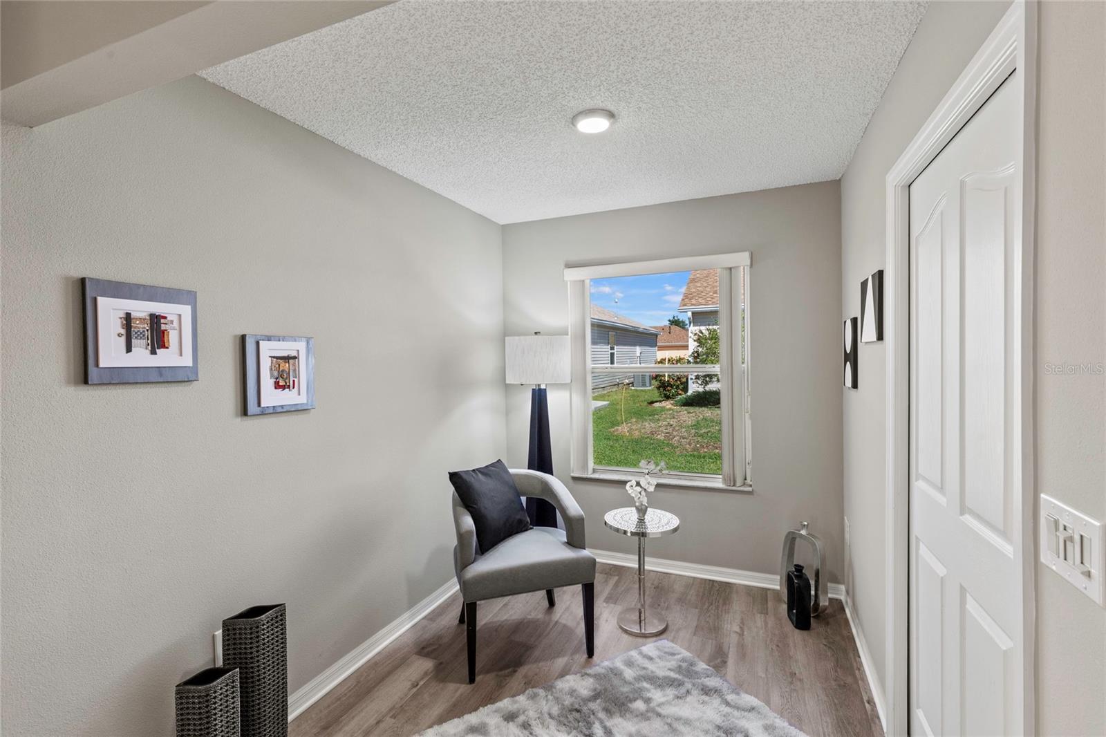 936 WALKER LOOP