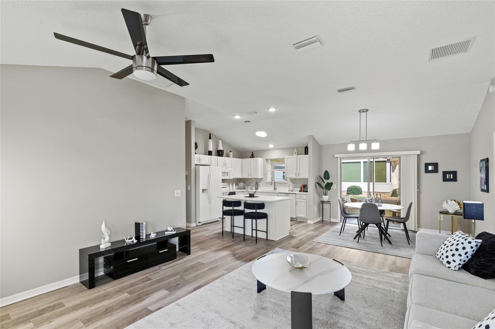 936 WALKER LOOP