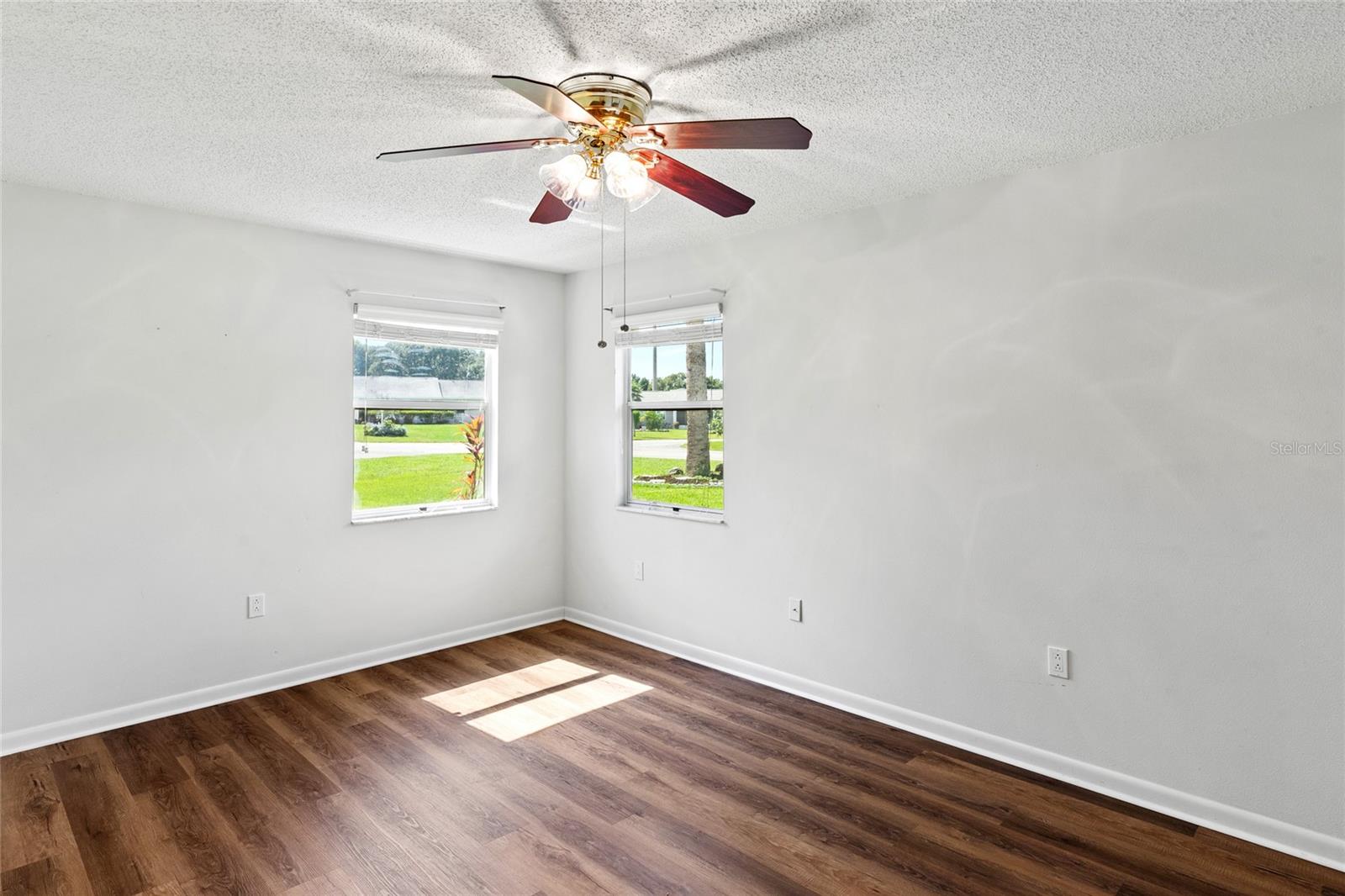 54 ABERDEEN CIR