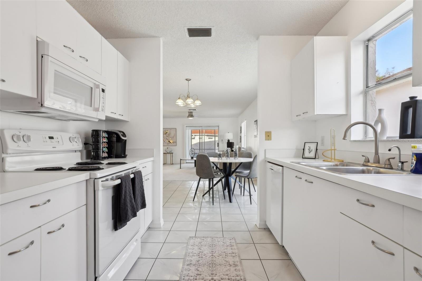 731 HERNANDEZ DR
