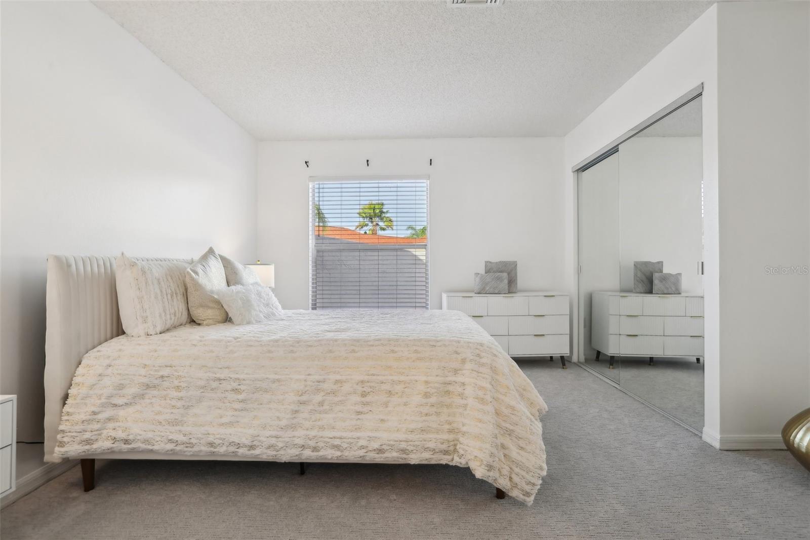 731 HERNANDEZ DR