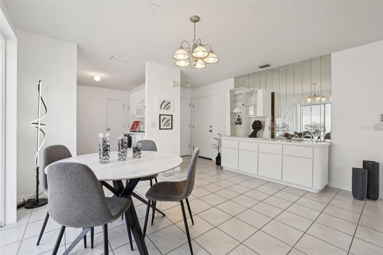 731 HERNANDEZ DR