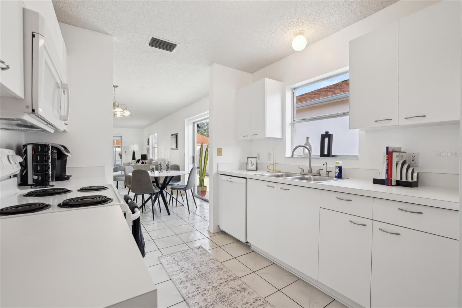 731 HERNANDEZ DR