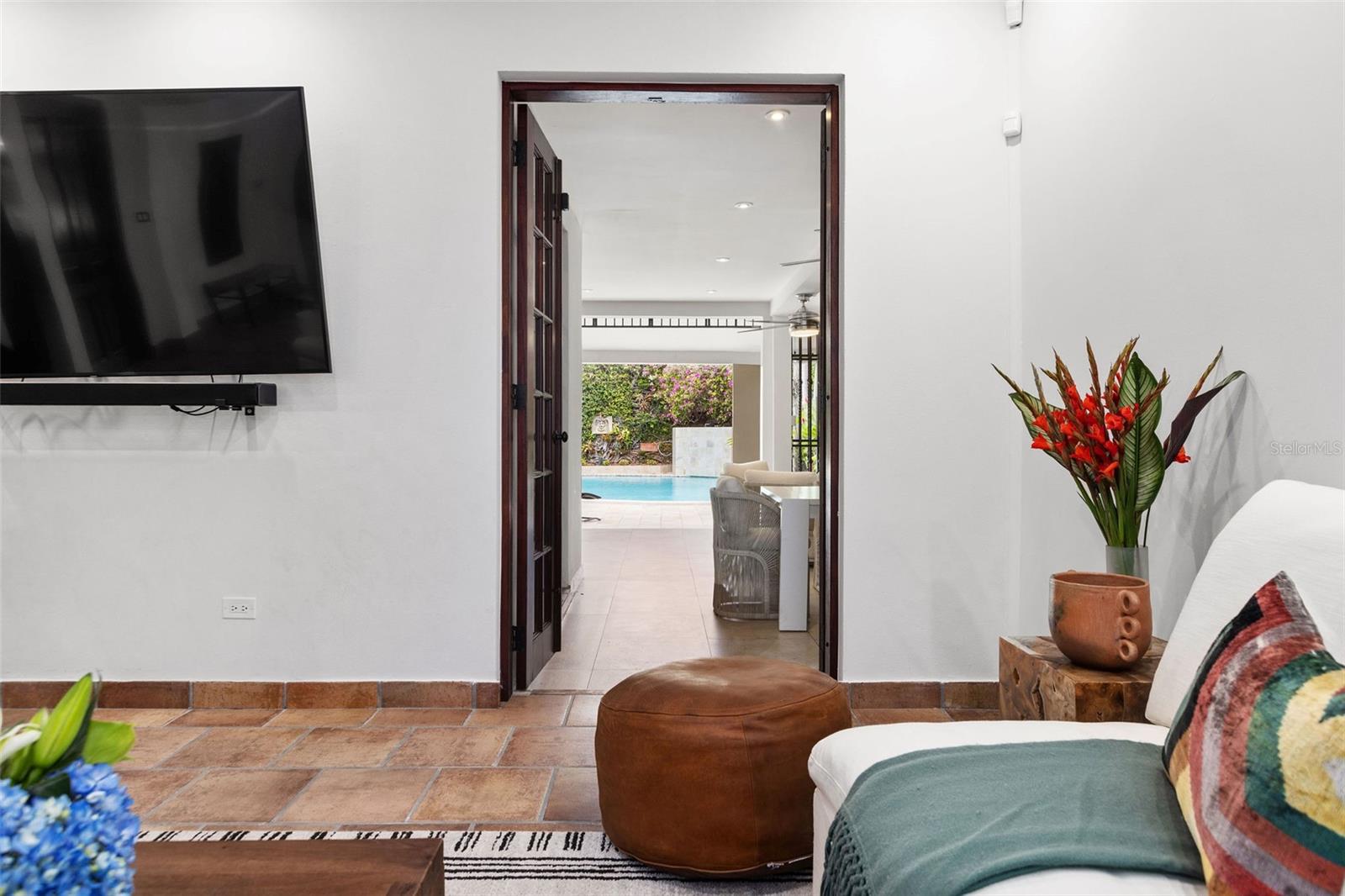 1151 MAGDALENA AVE