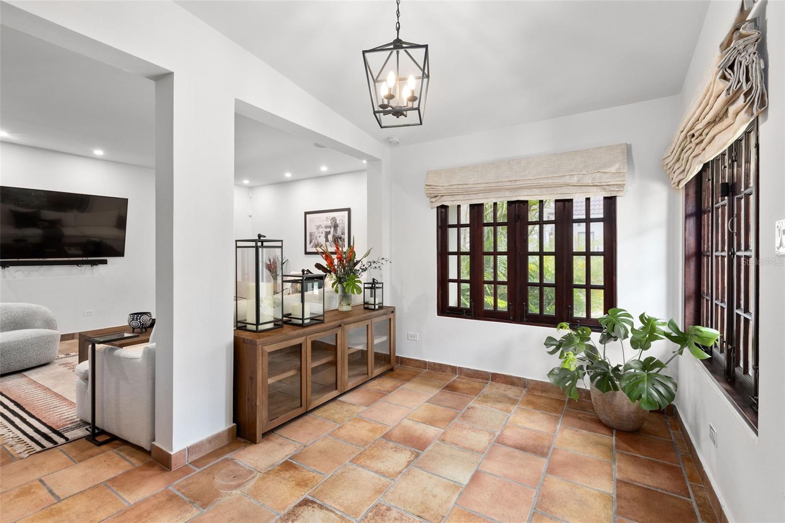 1151 MAGDALENA AVE