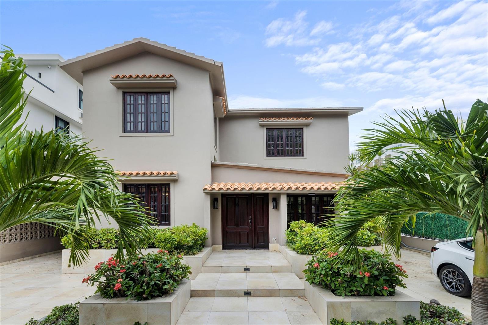 1151 MAGDALENA AVE