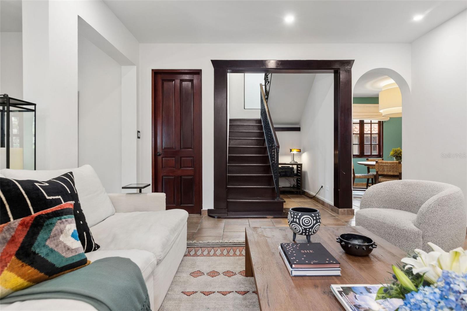 1151 MAGDALENA AVE