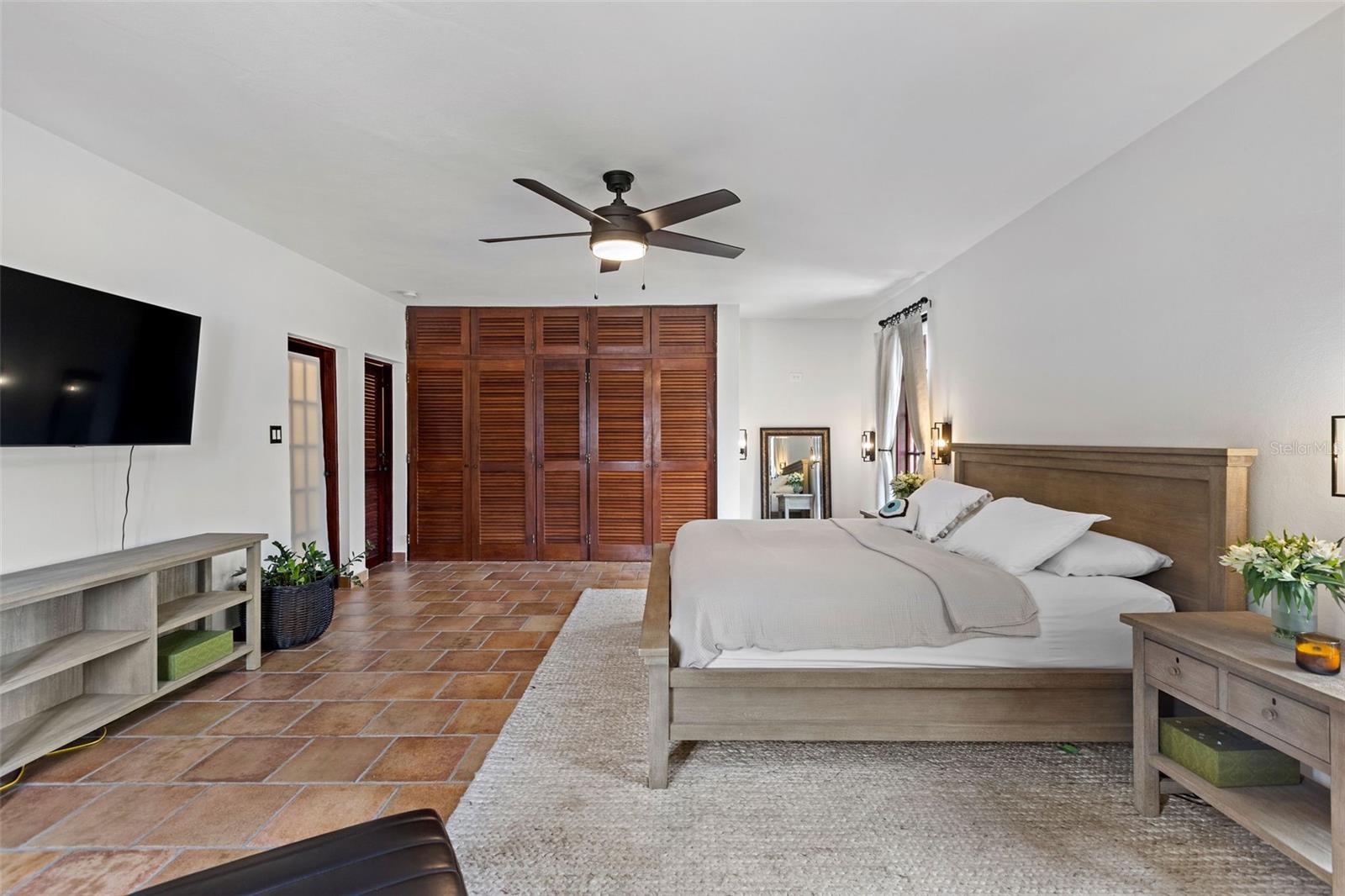 1151 MAGDALENA AVE
