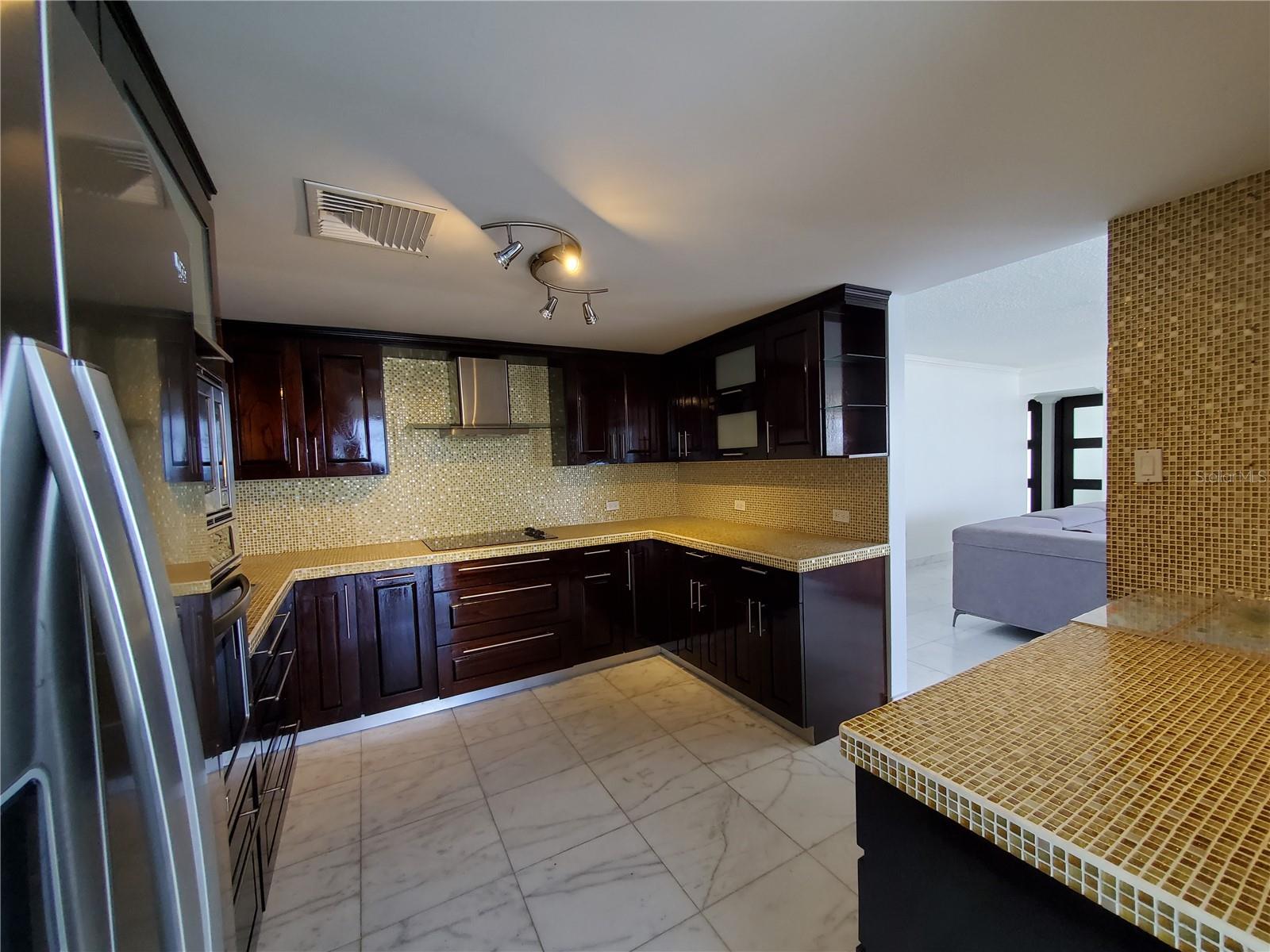 860 ASHFORD AVE #10-A