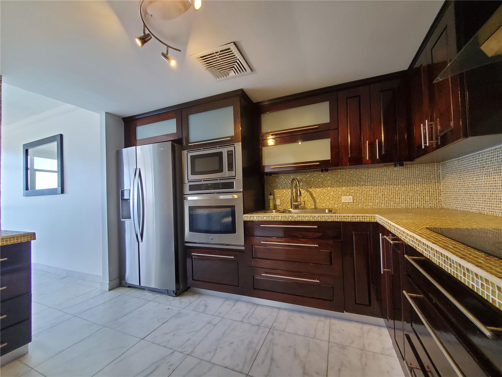 860 ASHFORD AVE #10-A