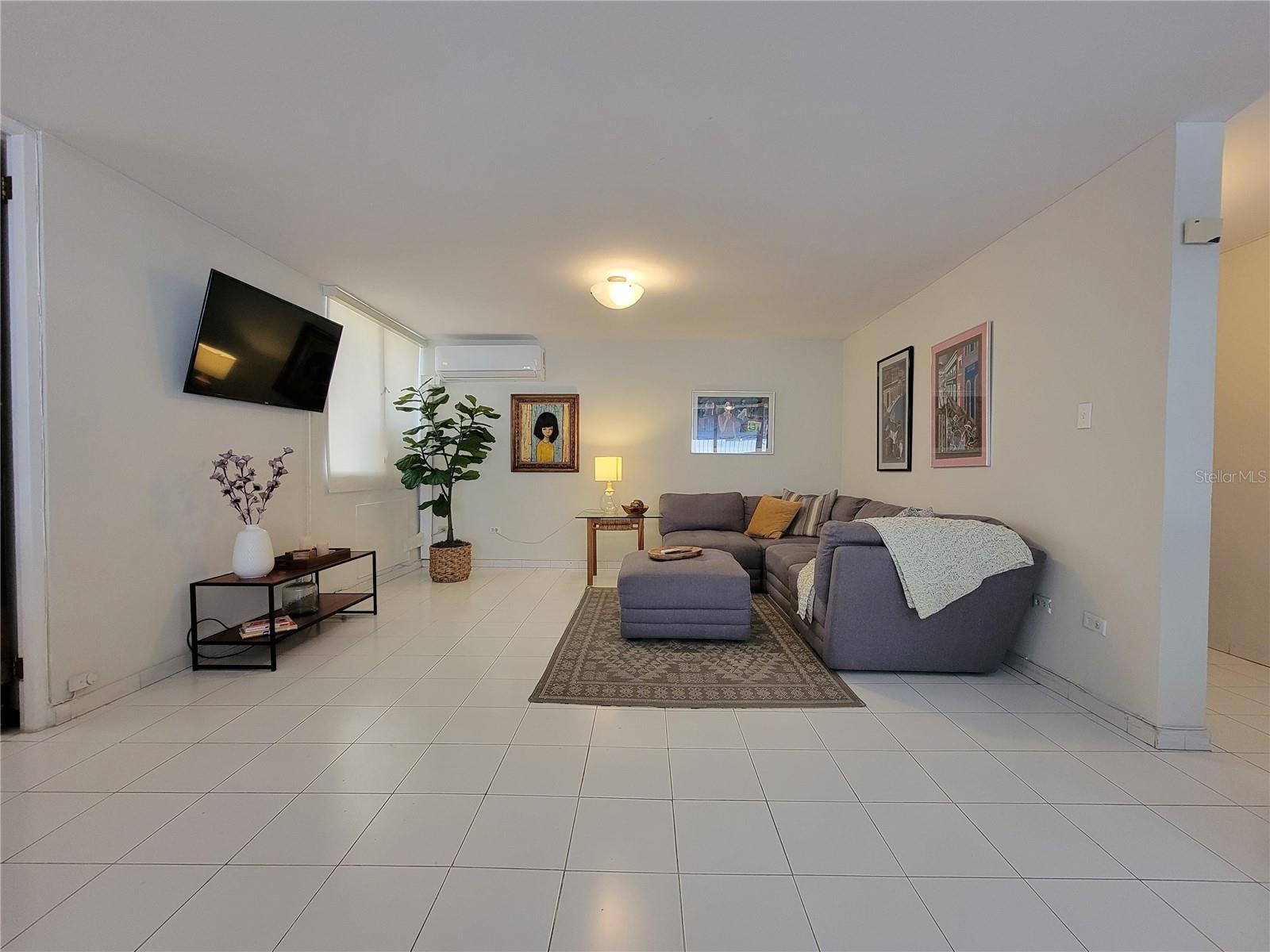 76 KING´S COURT ST #103
