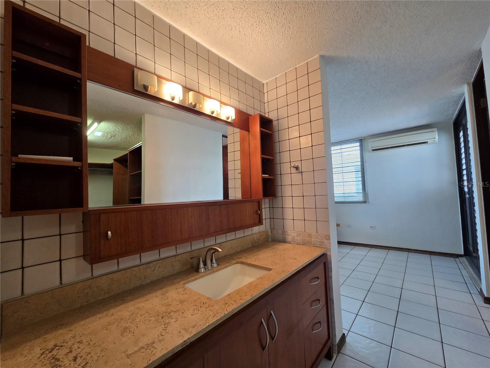 C-10 ISABEL LA CATOLICA ST