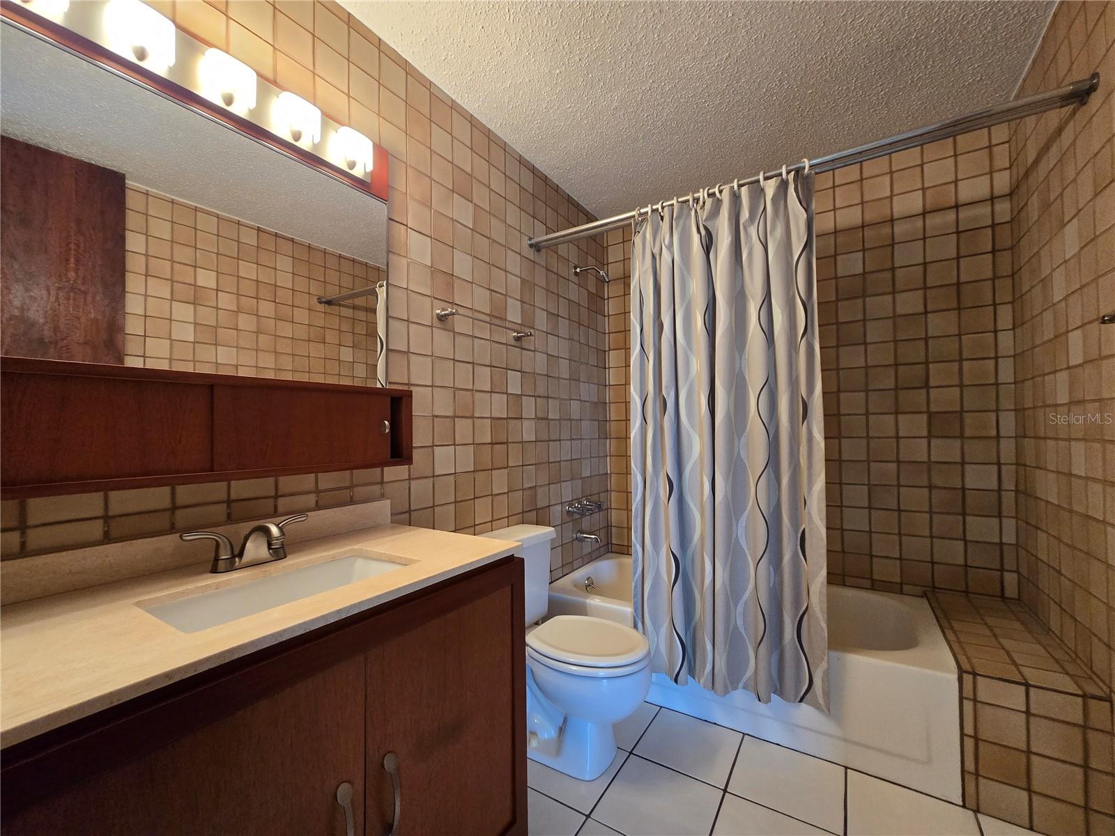 C-10 ISABEL LA CATOLICA ST