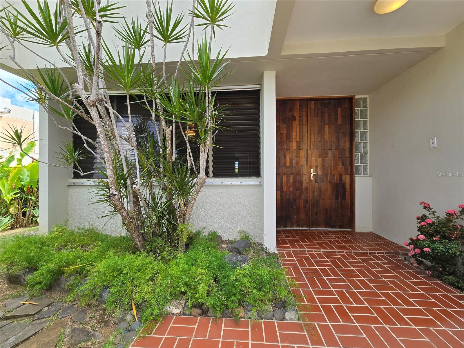 C-10 ISABEL LA CATOLICA ST