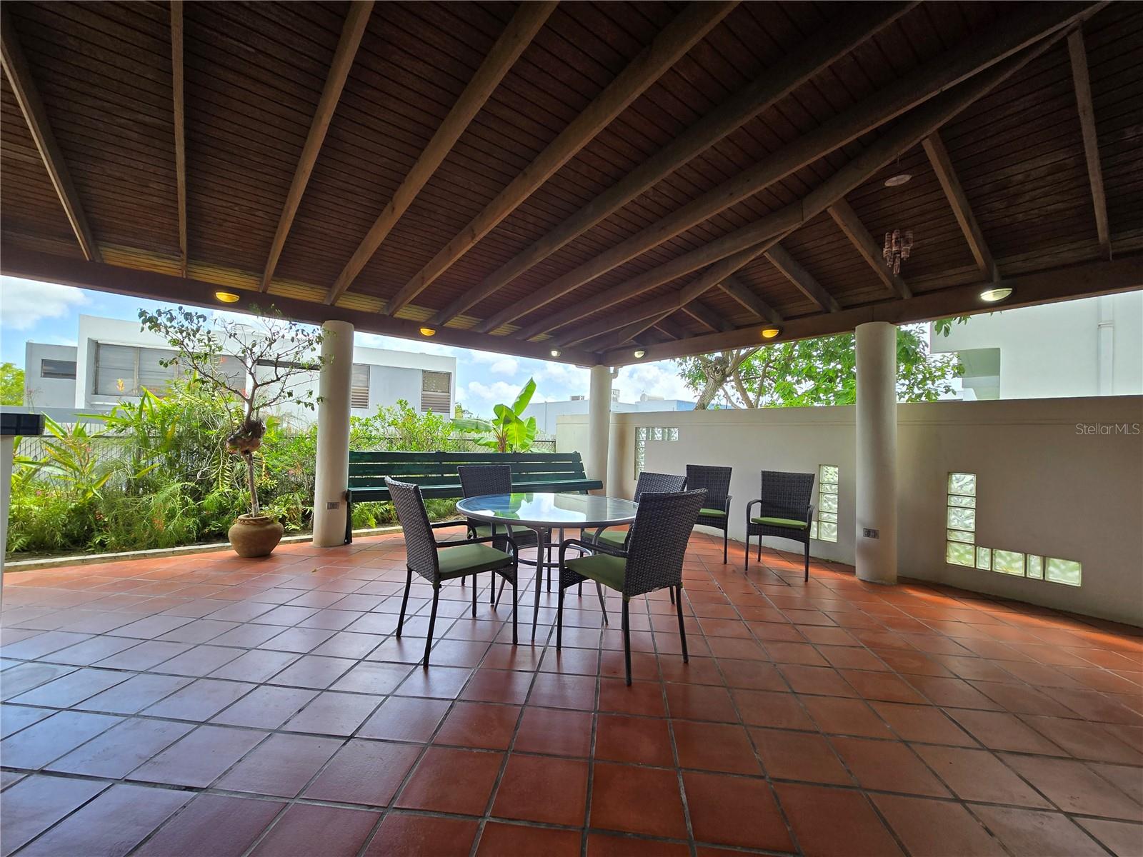 C-10 ISABEL LA CATOLICA ST