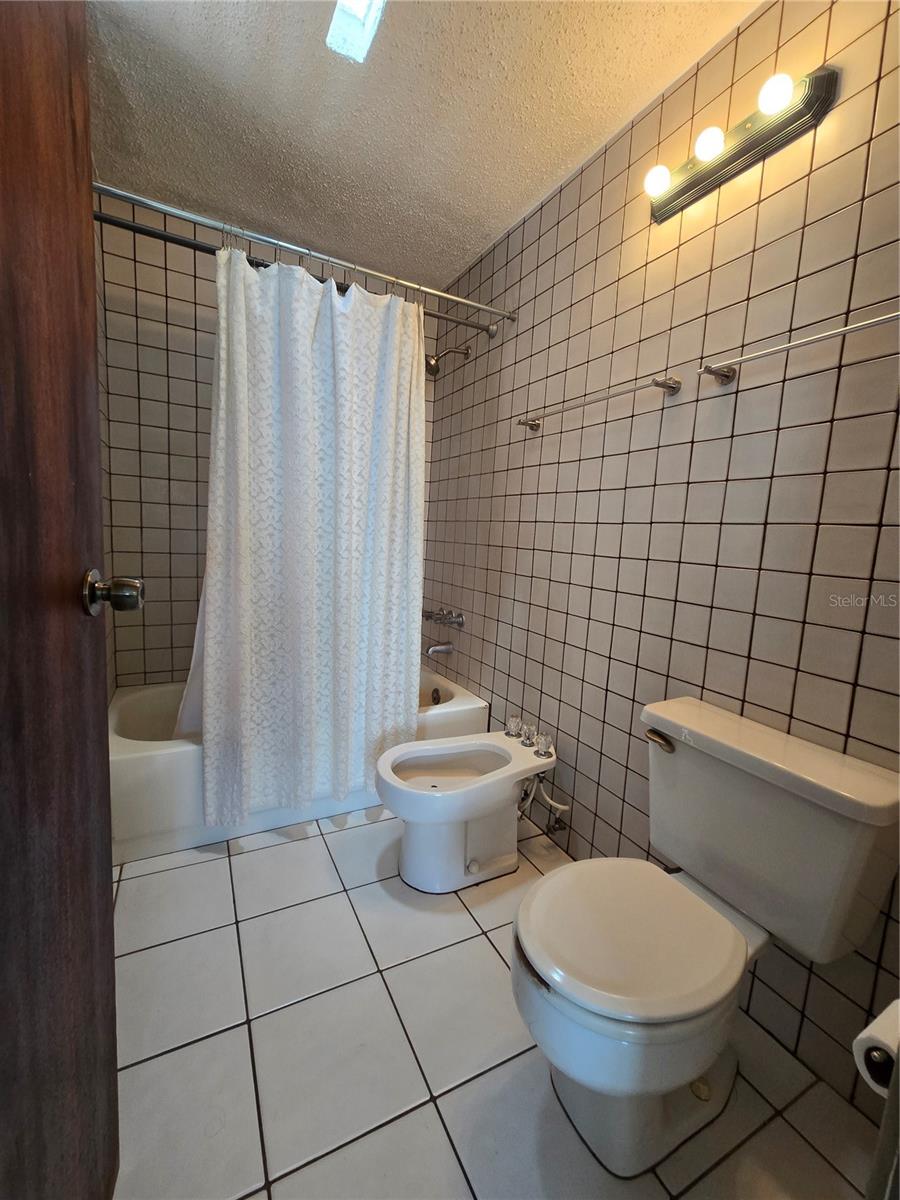 C-10 ISABEL LA CATOLICA ST