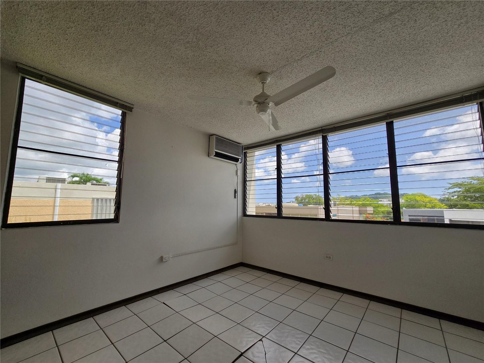 C-10 ISABEL LA CATOLICA ST