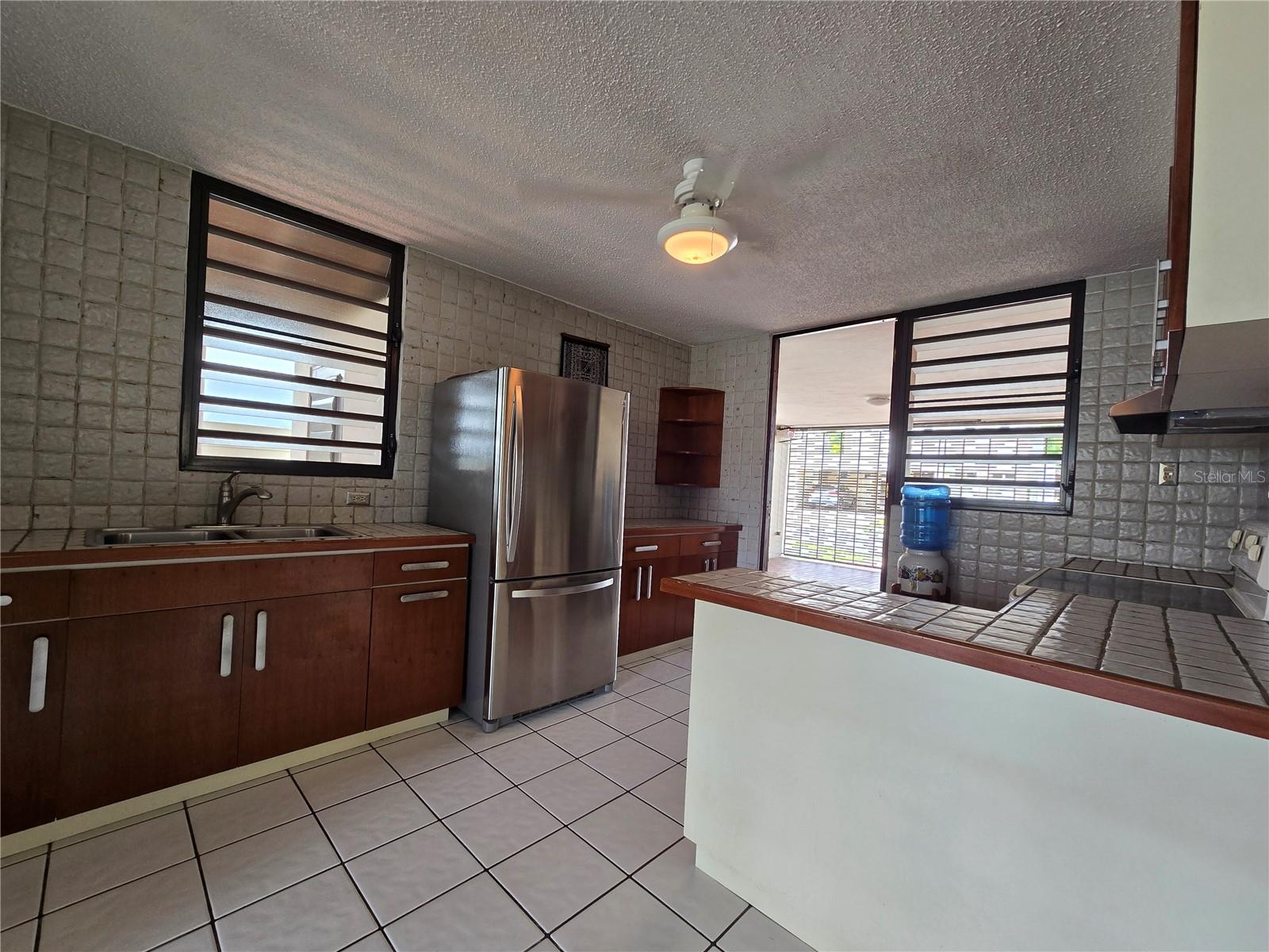 C-10 ISABEL LA CATOLICA ST