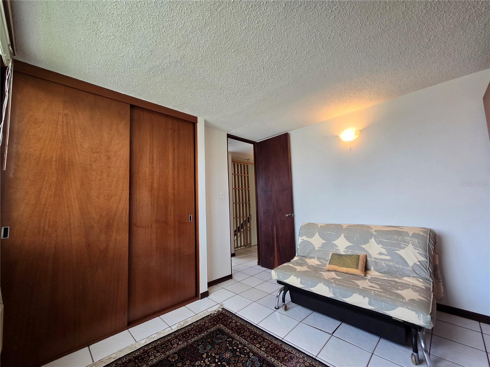 C-10 ISABEL LA CATOLICA ST