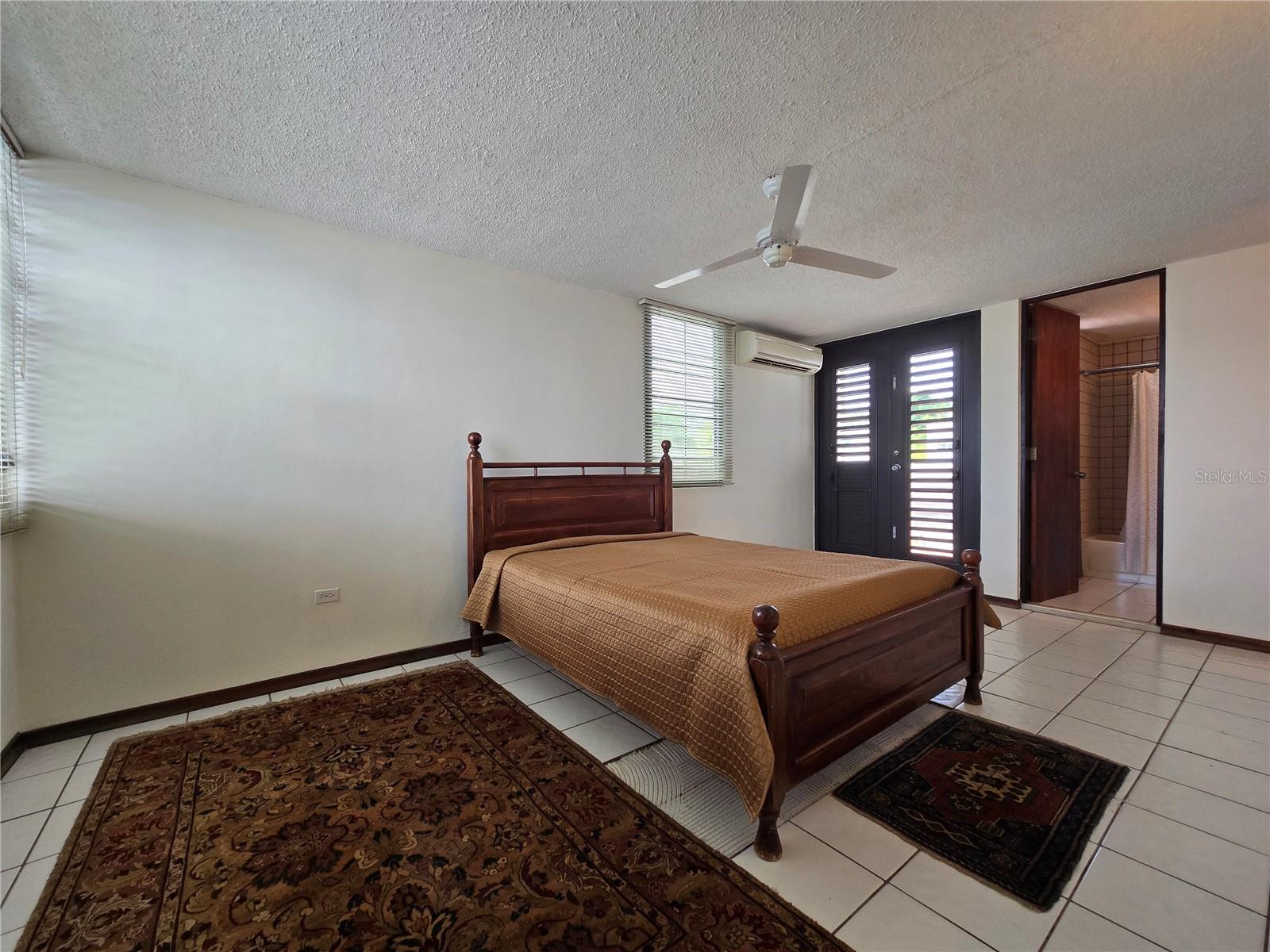 C-10 ISABEL LA CATOLICA ST