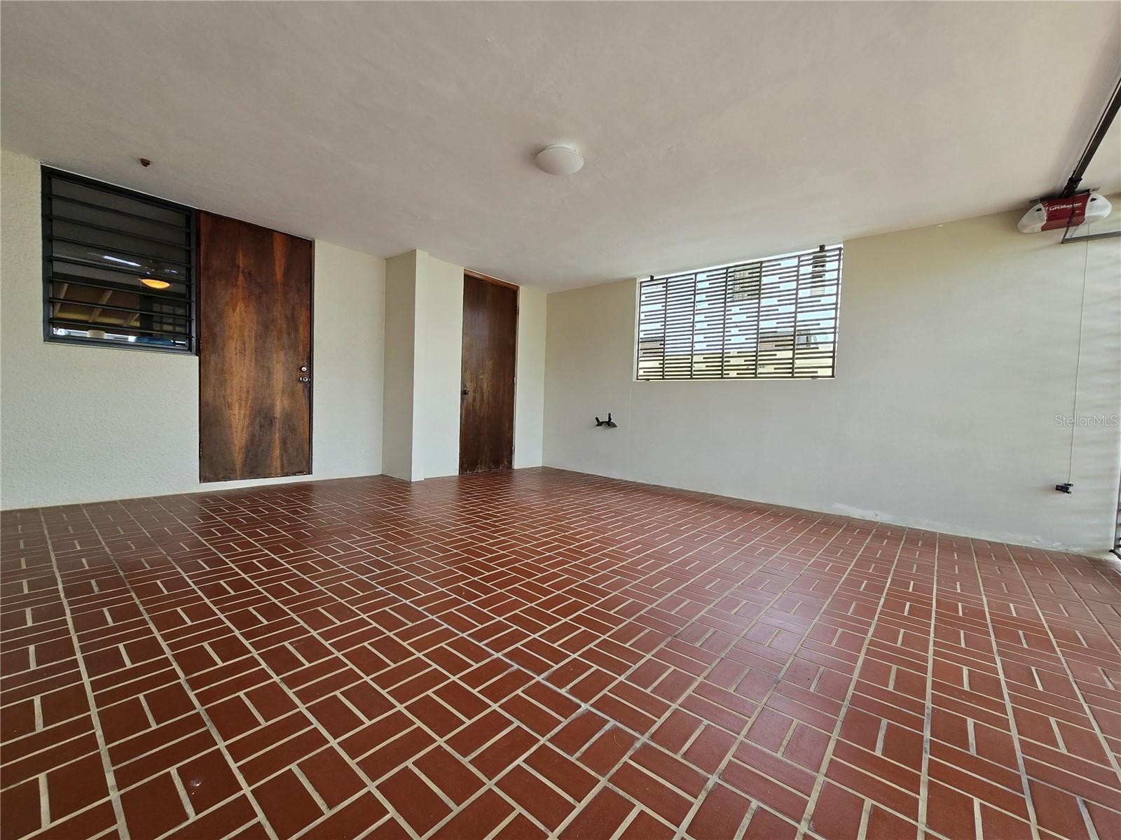 C-10 ISABEL LA CATOLICA ST