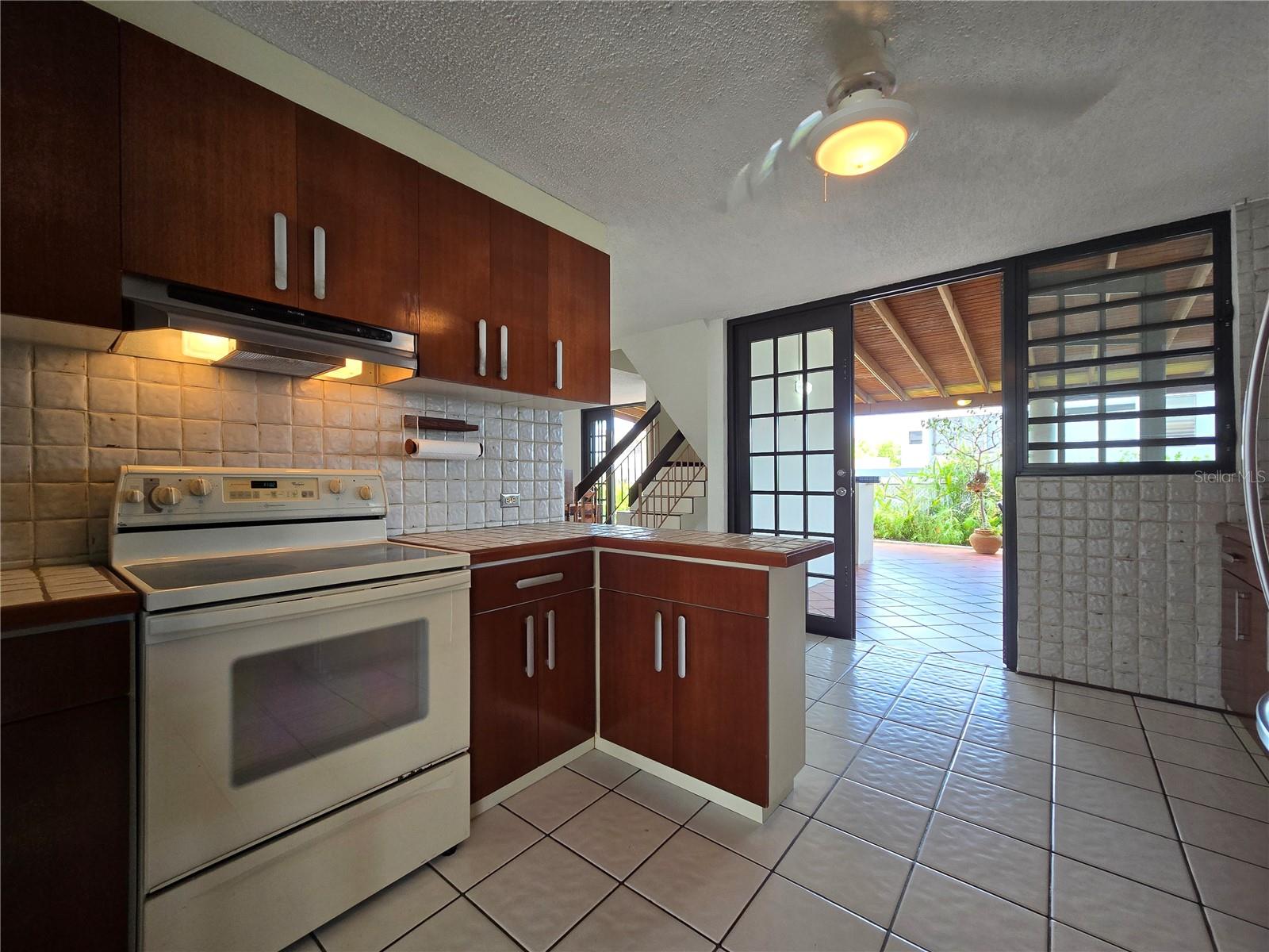 C-10 ISABEL LA CATOLICA ST