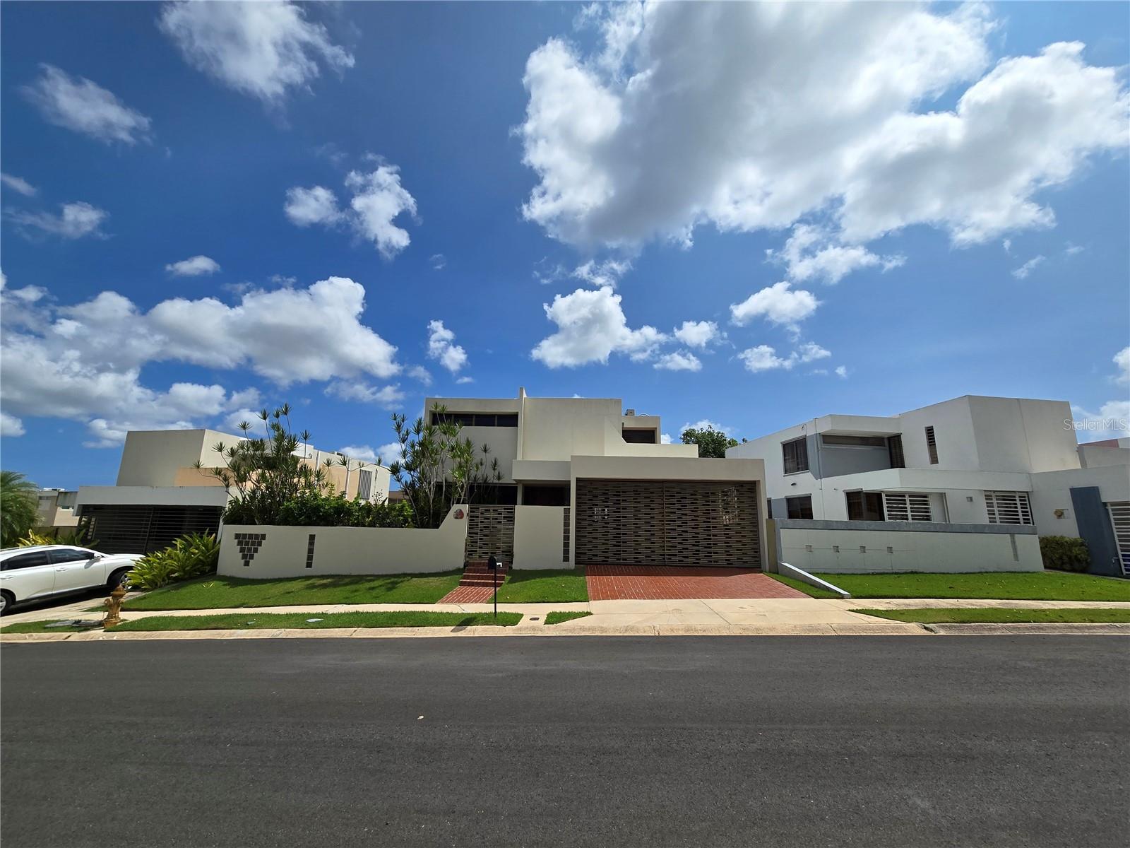 C-10 ISABEL LA CATOLICA ST