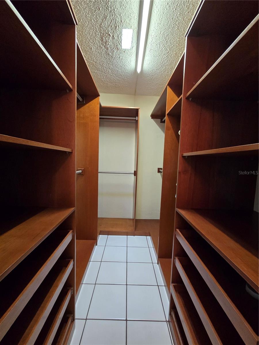 C-10 ISABEL LA CATOLICA ST