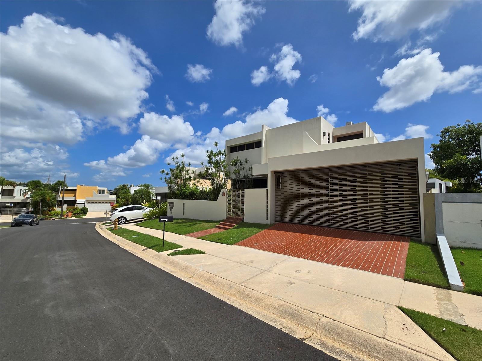 C-10 ISABEL LA CATOLICA ST