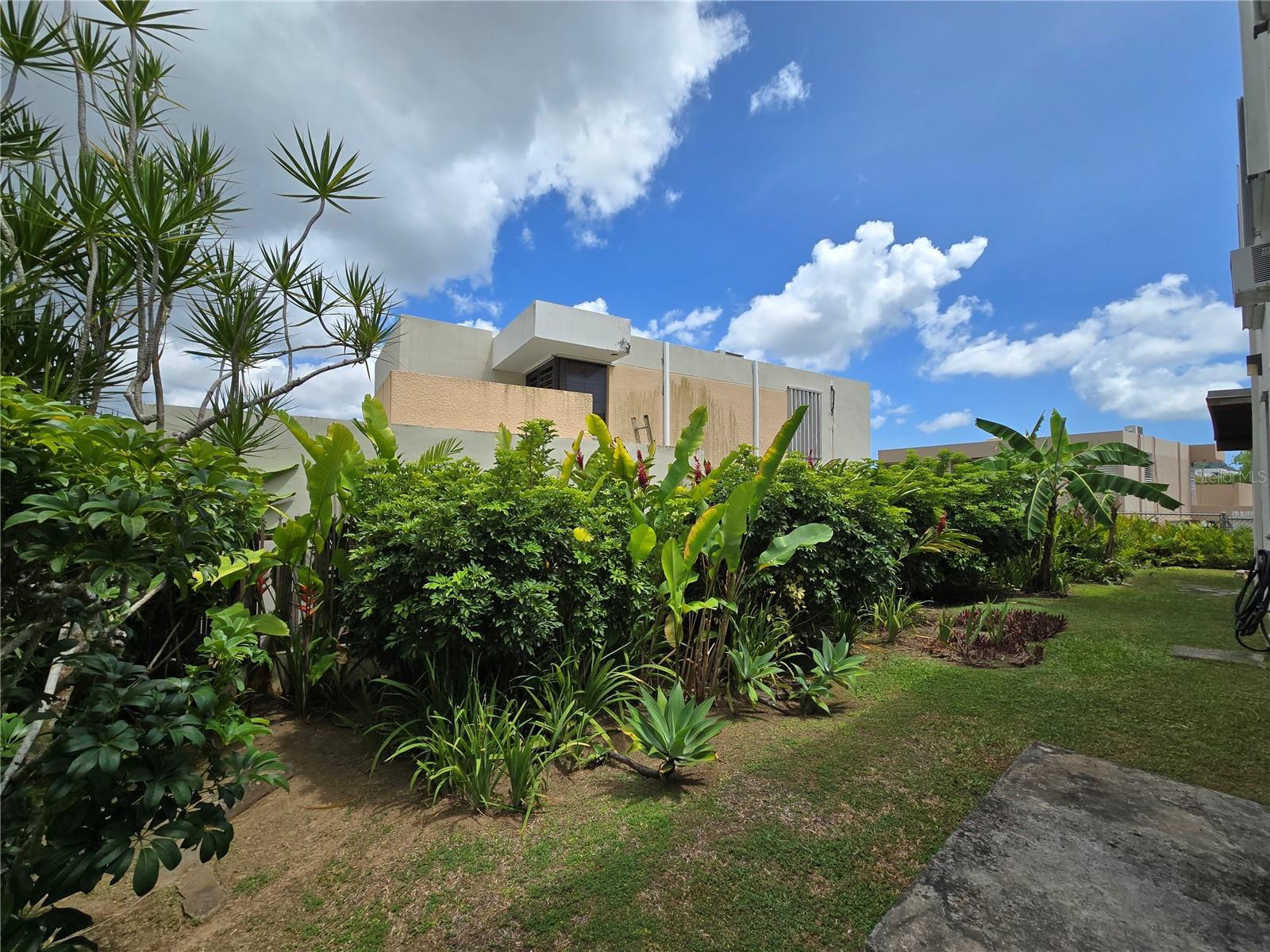 C-10 ISABEL LA CATOLICA ST