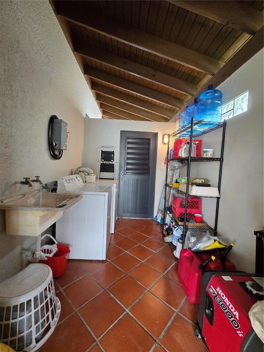 C-10 ISABEL LA CATOLICA ST