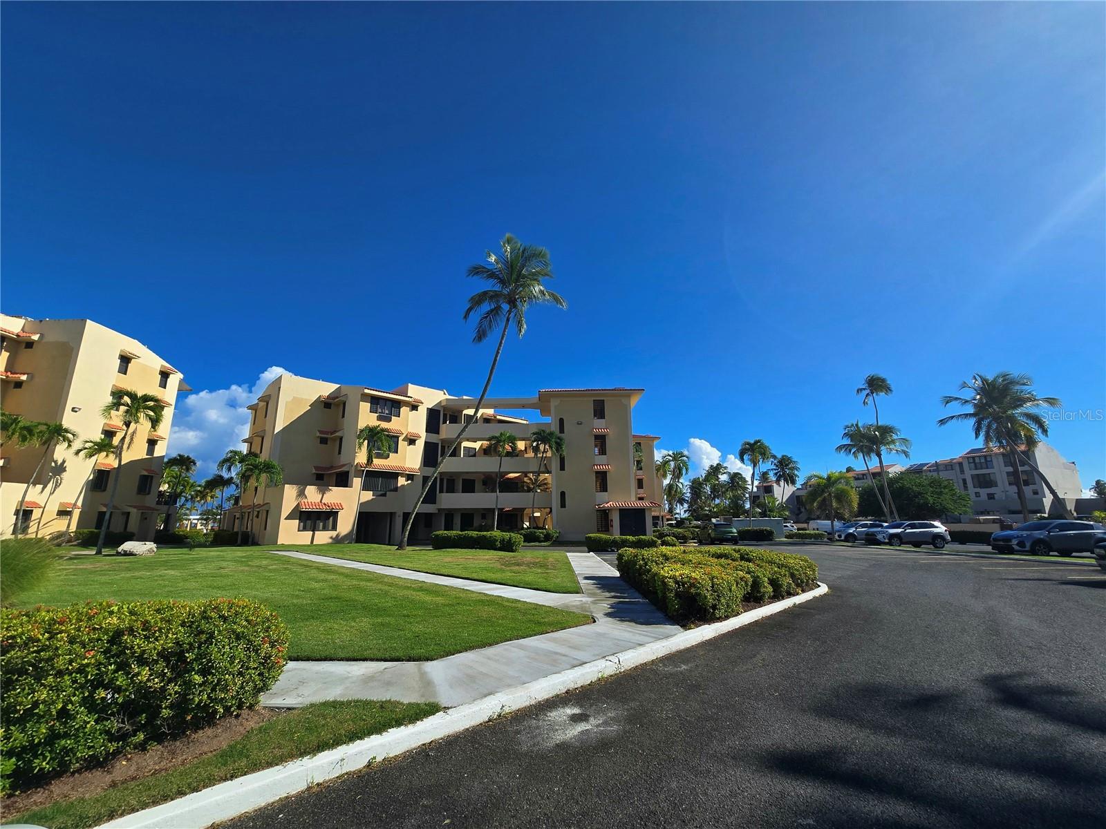 190 CANDELERO DR #162