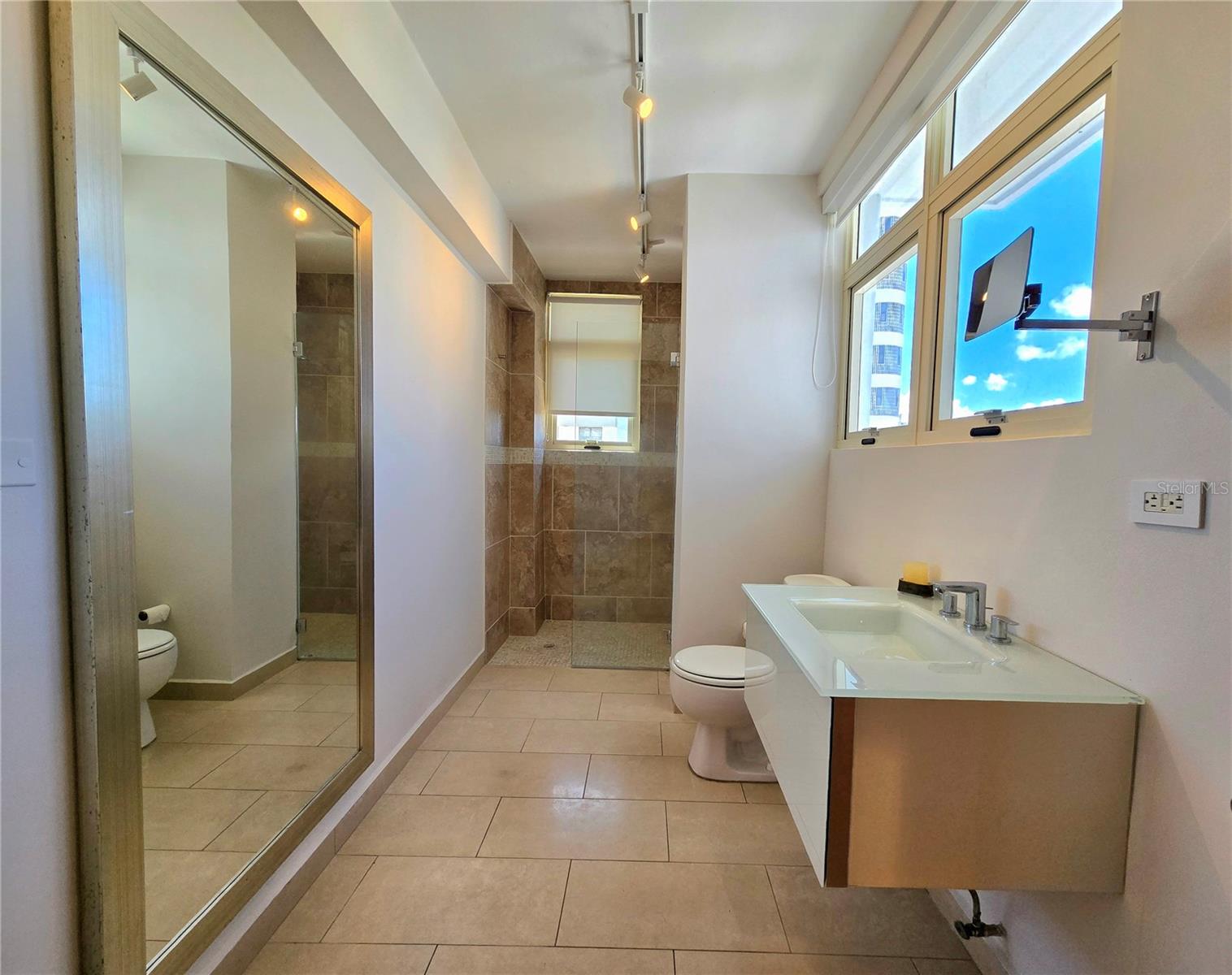 1160 MAGDALENA AVE #7B