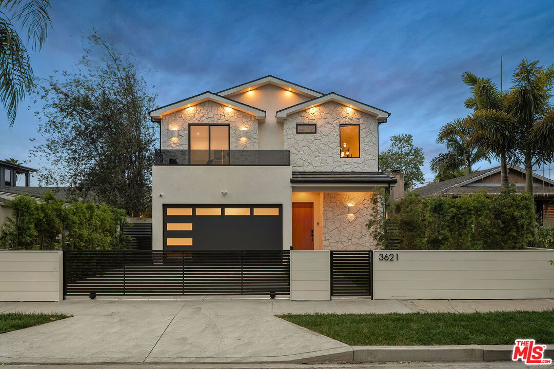 3621 Greenwood Ave