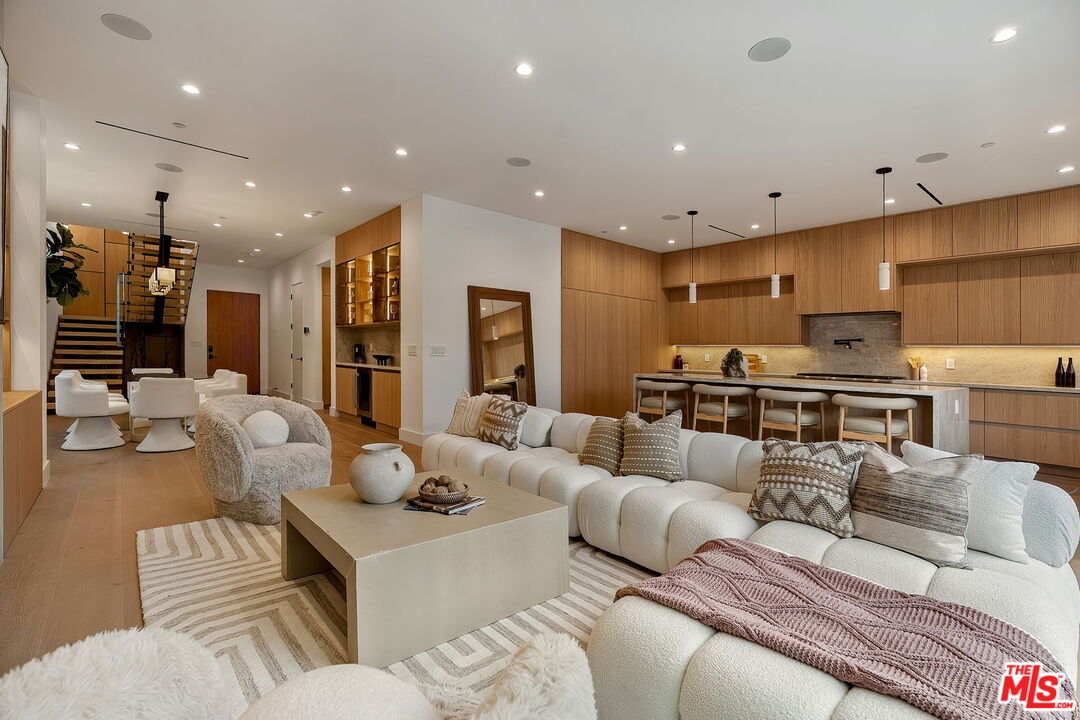 3621 Greenwood Ave