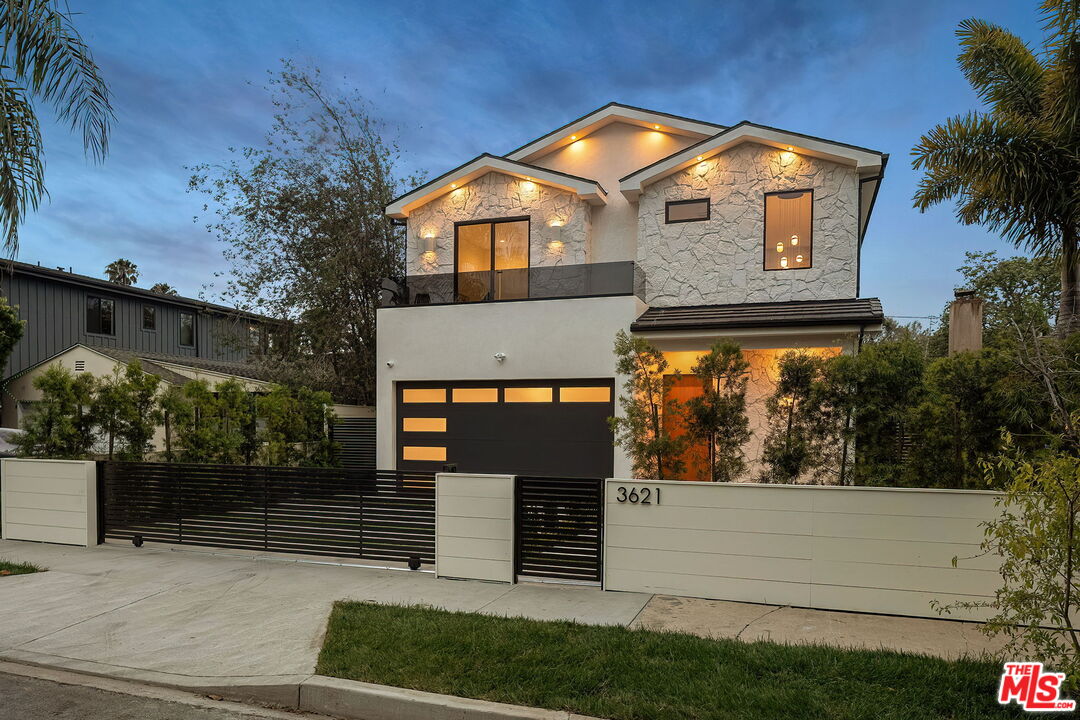 3621 Greenwood Ave