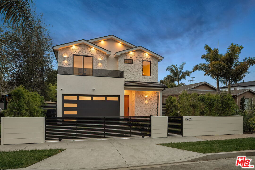 3621 Greenwood Ave