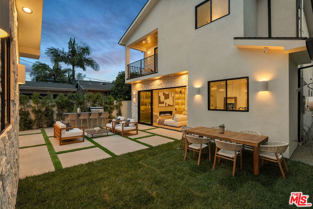 3621 Greenwood Ave