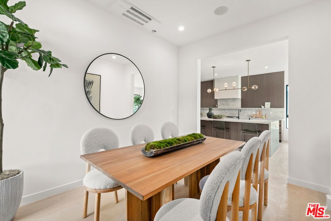 1416 N Mohawk St Echo Park & Silver Lake Los Angeles, 90026 Neyshia Go