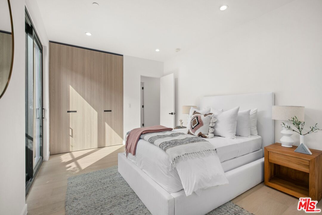 1416 N Mohawk St Echo Park & Silver Lake Los Angeles, 90026 Neyshia Go