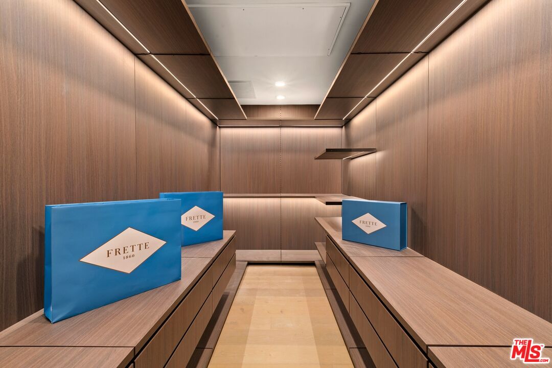 1416 N Mohawk St Echo Park & Silver Lake Los Angeles, 90026 Neyshia Go