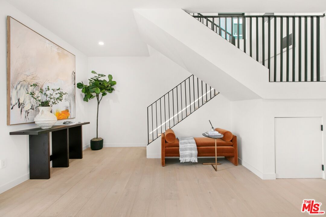 1416 N Mohawk St Echo Park & Silver Lake Los Angeles, 90026 Neyshia Go