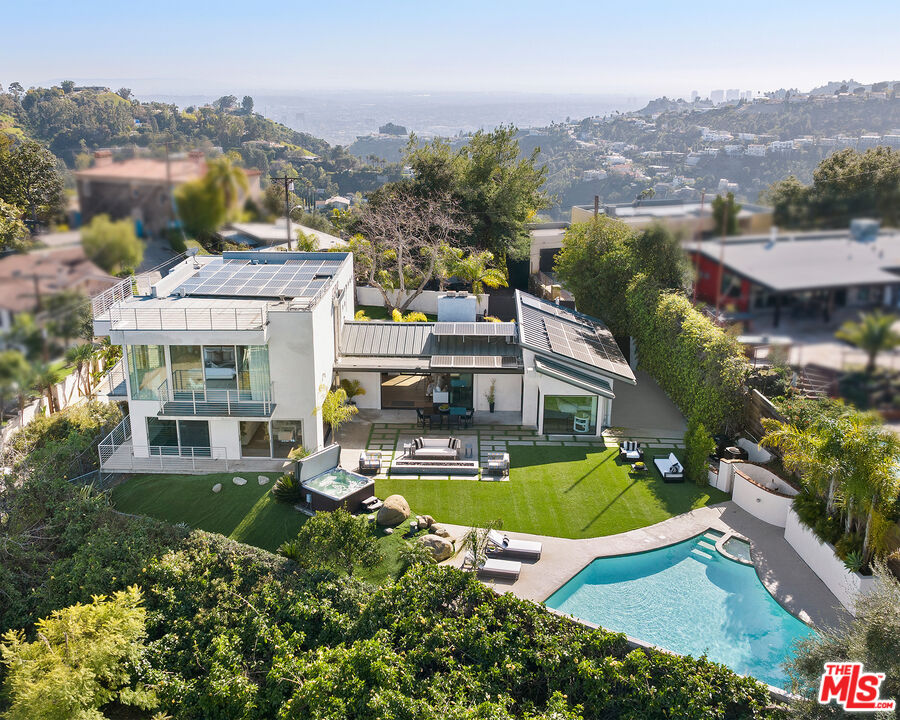 Neyshia Go California Real Estate Agent