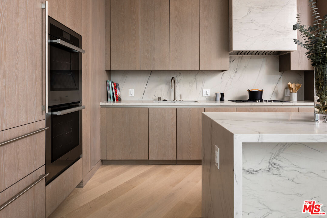 211 W Elm Ct Unit: 29C