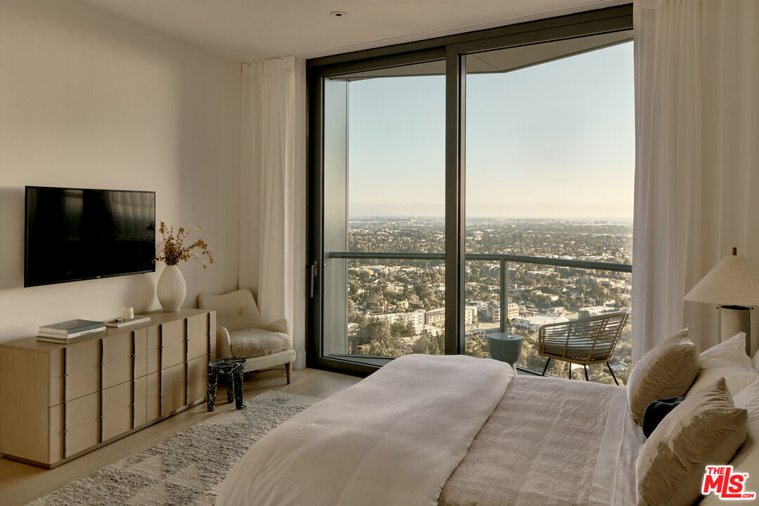 211 W Elm Ct Unit: 29C