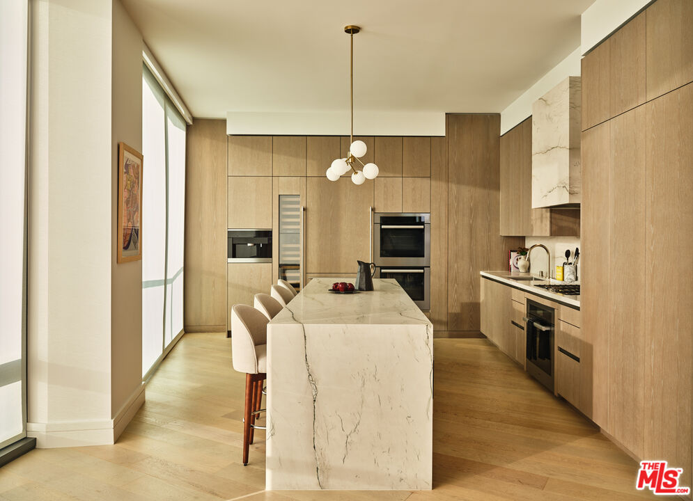 211 W Elm Ct Unit: 35B