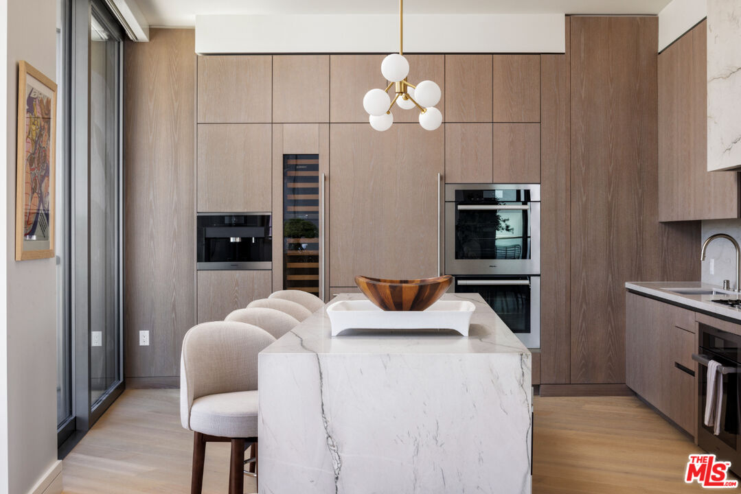211 W Elm Ct Unit: 39B