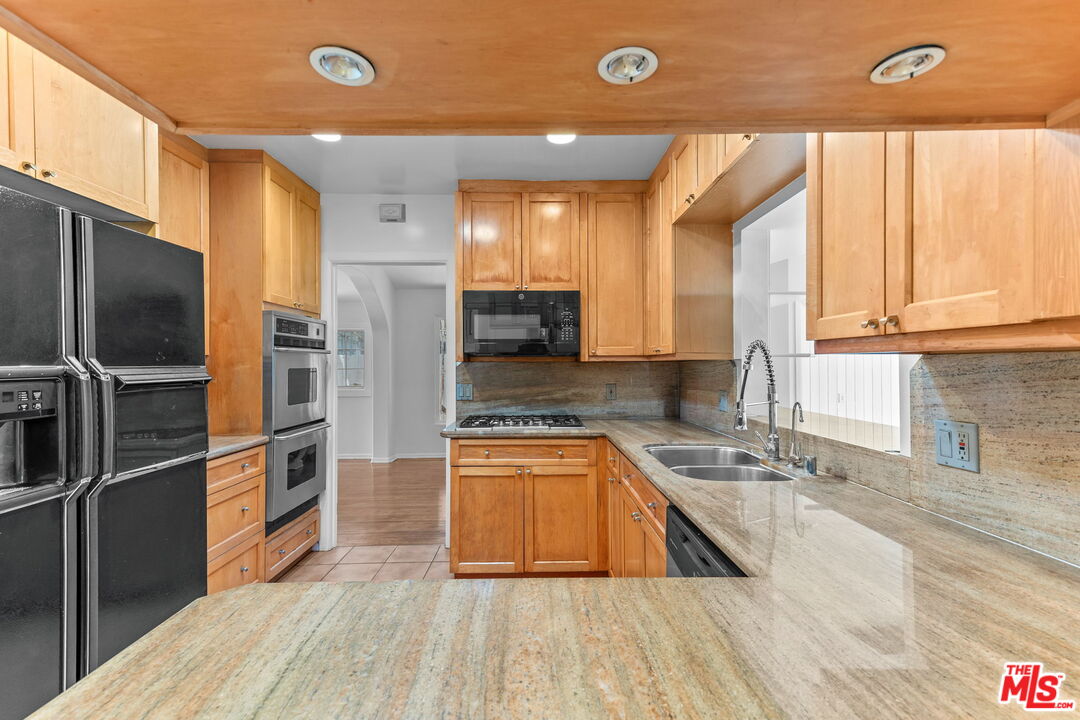 2148 Veteran Ave