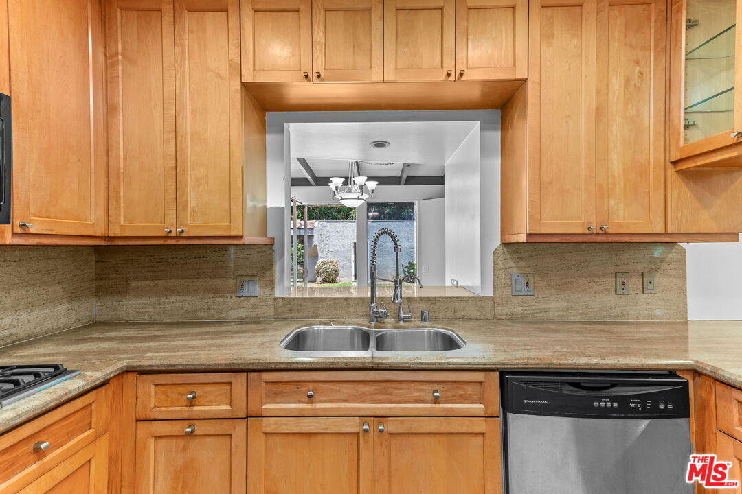 2148 Veteran Ave